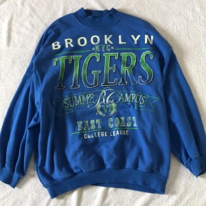 Bershka sweatshirt - Jättefin bershka tröja⭐️perfekt skick⭐️ storlek M men är lite oversized💕