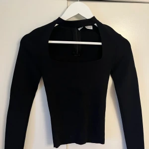 Svart topp - Använd två gånger, super bra skick 