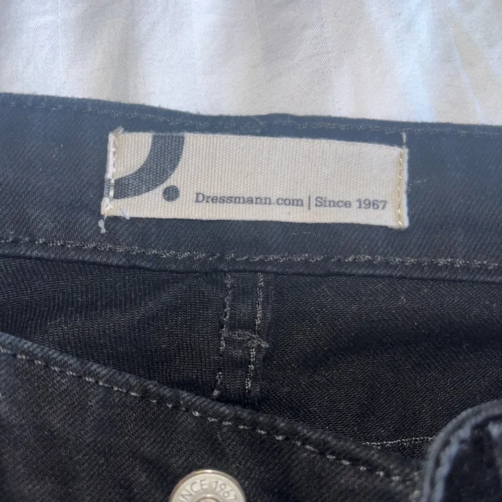 Svarta jeans från dressman aldrig använda 33/30 200kr. Jeans & Byxor.