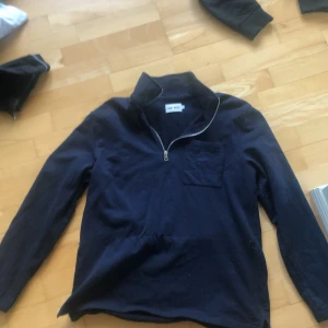 Halv zipper  - Helt ny 