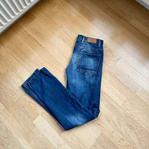 Ett par feta jeans som är i använt skick.  Modellen är 185cm och väger 72kg.  Hör av er vid fler frågor!