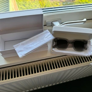 Chimi 04 grå - Säljer ett par Chimi 04 glasögon i färgen grå då jag nästan aldrig använt dom, Glsaögonen är i utmärkt skick