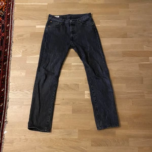 Levis 501 svart storlek 30/32 - Gott skick andvända cirka 8 gånger 