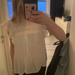 Blus - En otroligt söt blus från Vero Moda, kommer ej till användning, Stl XS❤️