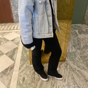 Sommar skor - ett par super gulliga svarta tyg skor. Perfekta till sommaren! 