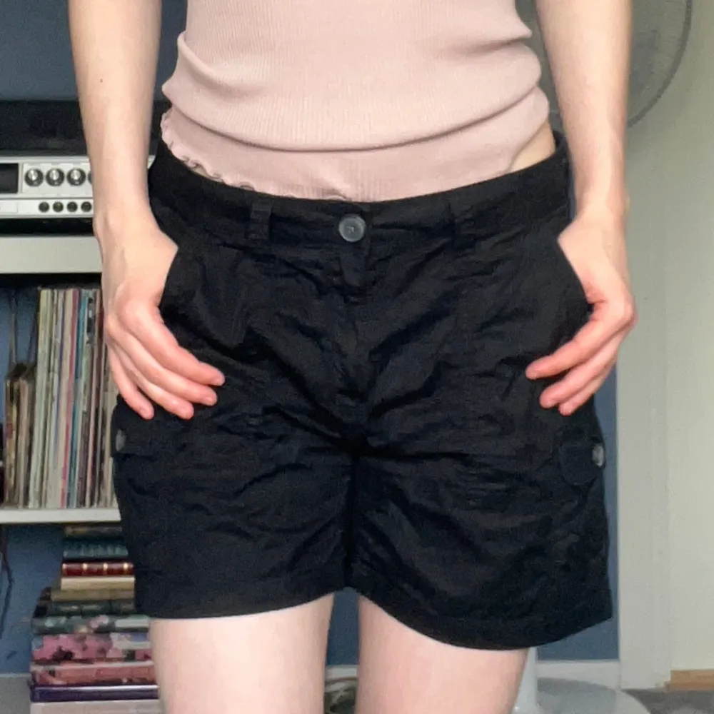 Shorts från Lindex i storlek 38, stora i storleken.. Shorts.