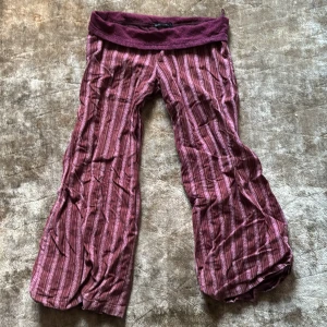 Secondhand byxor-yoga pant’s ish  - Ett par gammla! Yoga pant’s från röda korset men när jag fråga dem vilket märke sa dem att de int vet? 