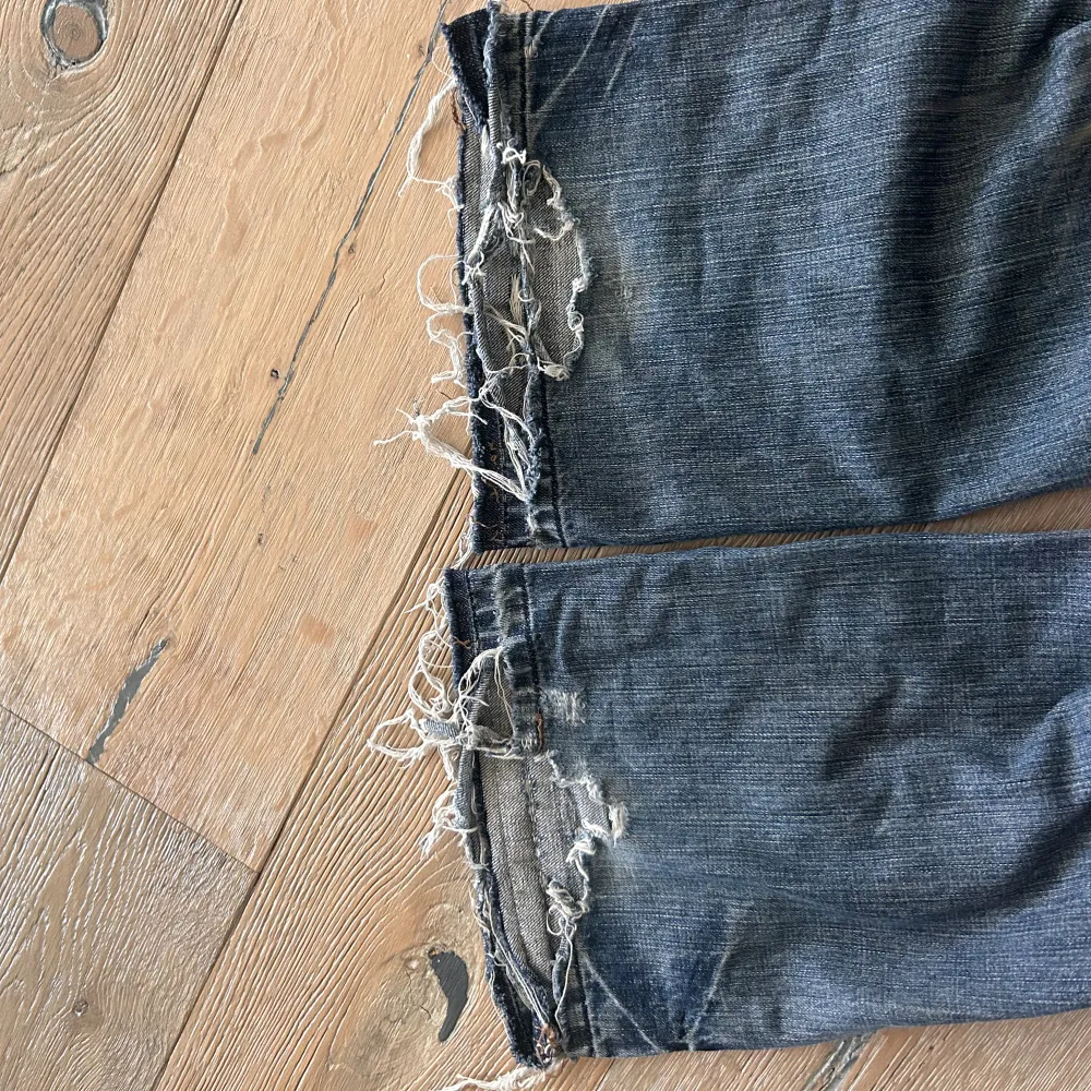 Skitsnygga Freeman Porter Jeans! säljer pga att de inte kommer till användning. Innerbenslängd: 87 cm Midjemått: 42 cm rakt över. Lite slitna längst ner i benen men det är inget man tänker på. Skriv om ni har frågor🥰. Jeans & Byxor.
