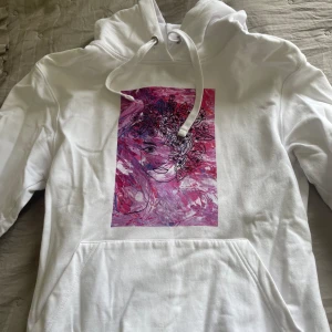 The cool elephant hoodie  - Säljer denna hoodie som jag köpte för cirka 400 kr. Priset går att diskutera vid snabb affär.