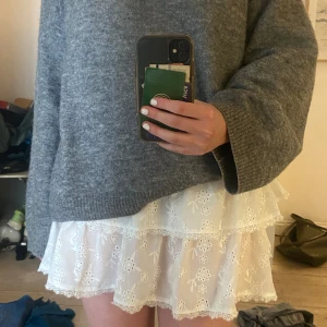 SOMMARKJOL - Jättefin volangkjol nu till sommaren!! Köpte den av en tjej på plick så vet inte var den kommer ifrån🙏🏼💕