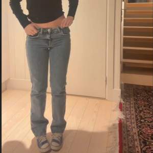 Jeans i nyskick, midwaist storlek 32💕