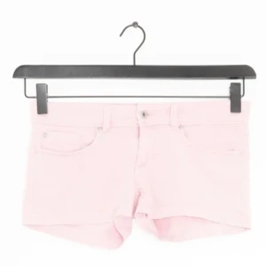 Intressekoll på dessa pepe shorts!💓 De är i bra skick och i en jättefin rosa färg. Perfekt till sommaren💓☀️!Pris kan diskuteras! - Bra skick!! Ljusrosa💗