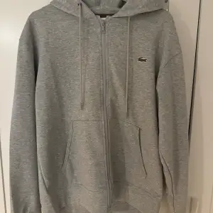 Lacoste hoodie andvänd 1-2 gånger, size M