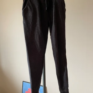 Byxor  - Fin, bra skick. Storlek 134.