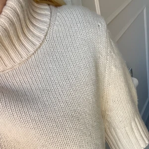 Kortärmad polotröja  - Kortärmad polotröja i Kashmir från hm premium!💕