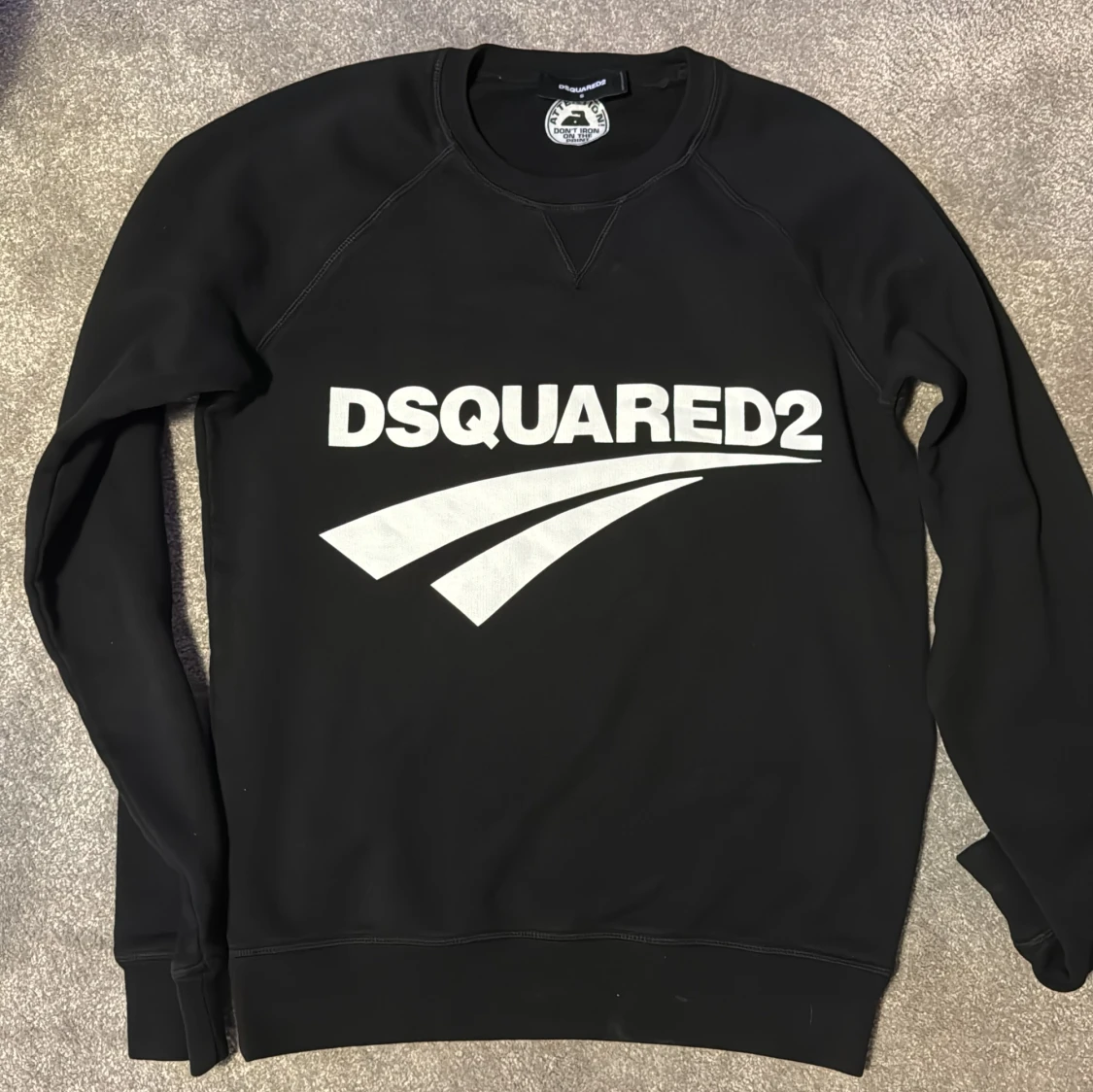 Dsq långärmad tröja storlek S svart 
