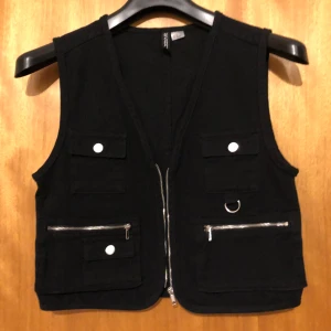 Cool väst - Nyskick  Använd 1gång  Xs men passar s också 