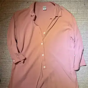 Pink t-shirt in good condition!