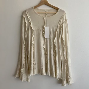 Sommartopp från Arket  - Jättefin med prislapp kvar, kommer inte till användning tyvärr. Så skönt material. 💕   Nypris 790kr Tänker 200 men kom med bud 