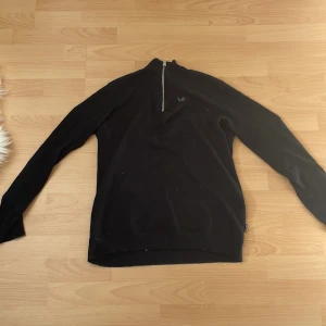 Half zip - Half zip tröja från only/sons  skick 8/10, pris går att diskutera vid snabb affär!!