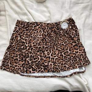 Kort leopardmönstrad kjol från Michael kors, helt ny med lapparna kvar