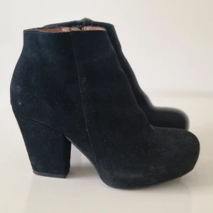 Stövlett från YOKO Yap - Fina ich fräscha skor, används väldigt lite 