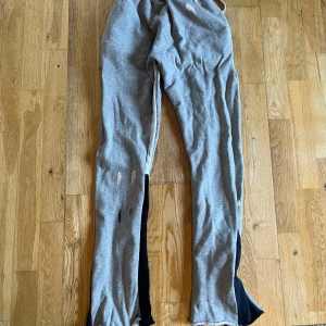 Gallery Dept sweatpants  - Gallery Dept sweatpants i jätte bra skick använd Max 3 gånger bara hemma skriv för fler frågor eller bilder