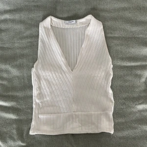 Linne-mango - Köpt på sellpy men i gott skick! Sytt in på sidorna (går stt sprätta upp) men det syns inte, kan skicka bilder 🫶 så fin och somrig men kom ej till användning i somras🎀☺️