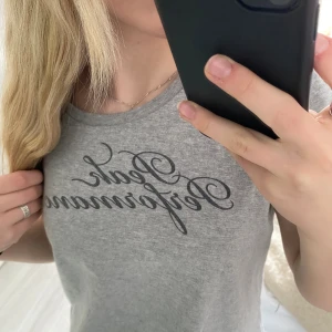 Peak performance T-Shirt - Peak performance T-shirt, I storlek M men passar mig som är XS och S!