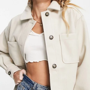 Skjortjacka  - Har använt Skjortjackan en gång, och är fortfarande i hög kvalite utan några skador. Köptes för 689 och säljer för 150