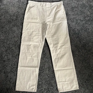 Weekday double knees -  storlek 52, skulle säga M/L