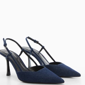 Mango klackskor  - Superfina klackar i jeans. Slutsålda på hemsidan, nypris 529 och jag säljer dom för 400. Dom är helt oanvända oxh kan skicka fler bilder på begäran! 