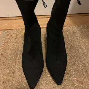Sock boots from Zara, only worn a few times so in great condition. 🖤  Heel height: 7.5 cm