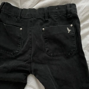 Lågmidjade jeans - Bootcut, lågmidjade svarta jeans Vintage