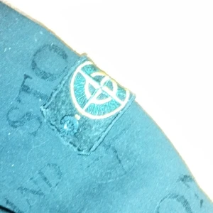 Stone Island zip hoodie storlek L  - Använt den 3-4 gånger men den var lite liten i storleken.