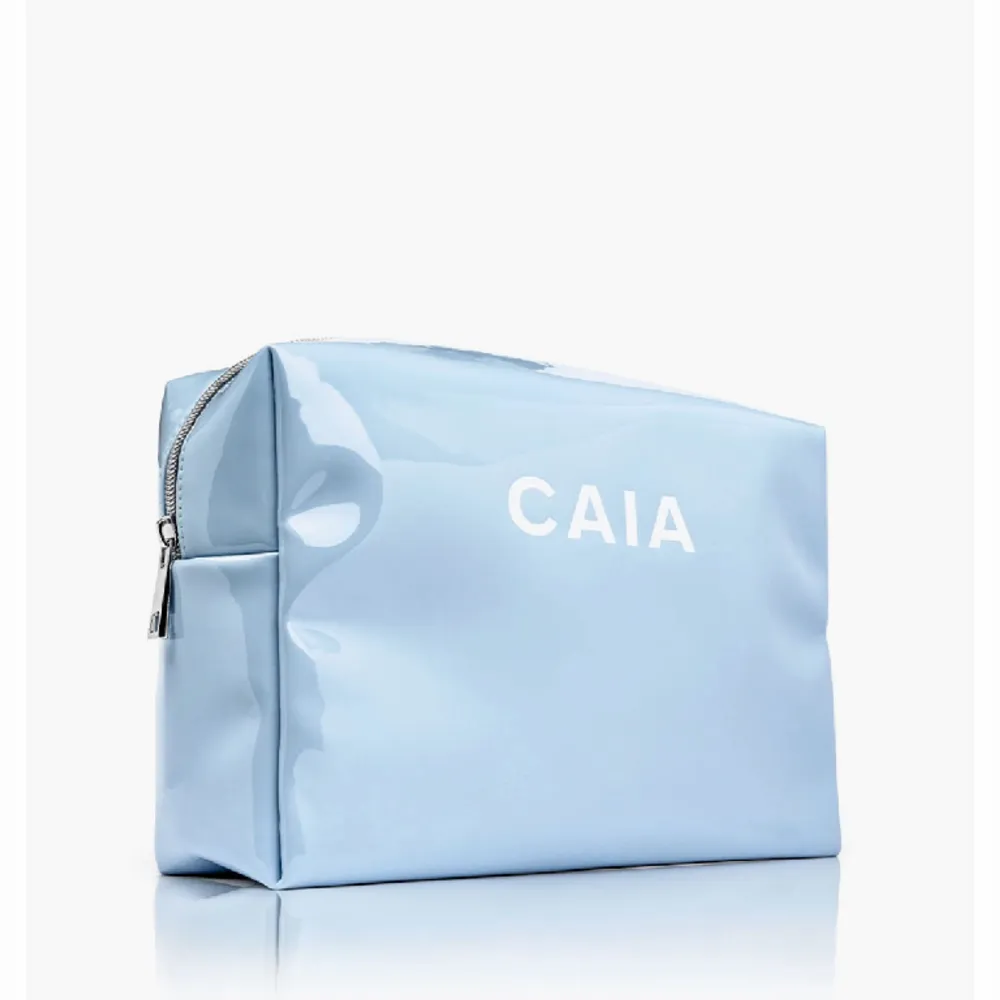 Hej fina Säljer en necessär från Caia cosmetics som är slutsåld !, Nypris : 265kr. Väskor.