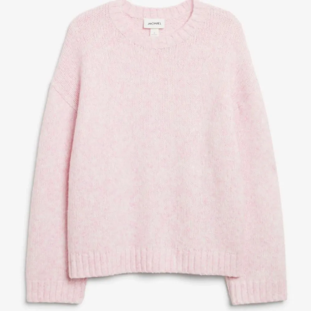 Säljer denna rosa stickade tröjan från monki!!💗. Stickat.