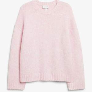 Säljer denna rosa stickade tröjan från monki!!💗