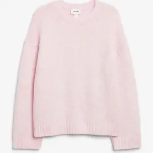 Säljer denna rosa stickade tröjan från monki!!💗