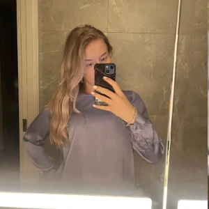 Morris blus - Säljer denna jättefina silkes blus ifrån Morris lady då den inte kommer till Andvändning💞 jättebra skick🌸 skicka gärna prisförslag 