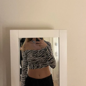 Zebra topp - Asball zebra topp från Bershka. Använd ett fåtal ggr🦓