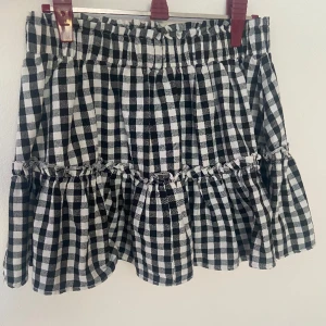 Mini kjol - Somrig och söt kjol som använts endast en gång 💗