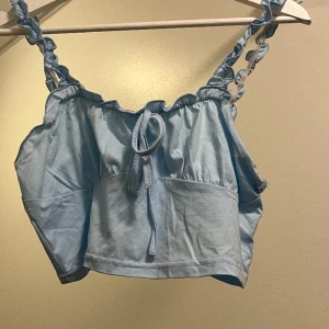 Topp  - Säljer den här blåa toppen från shein 