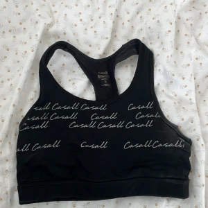 Tränings bh - Tränings bh från casall i storlek S, säljer pga för liten:(