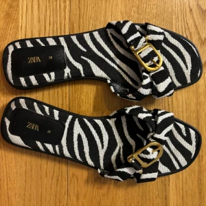 🖤 - Är köpt från zara, använt endast en gång. Säljer dem eftersom jag har 37 i storlek och de va för små🖤