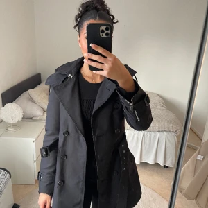 Kappa från Zara - Jätte fin och vattentålig kappa från Zara! Jätte bra skick, i storlek S