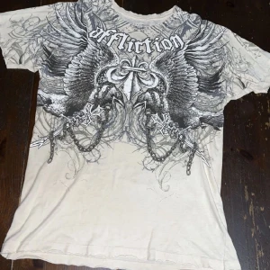 Affliction tröja ☠️ - Affliction tröja, är väldigt använd men inge skada 🌟 