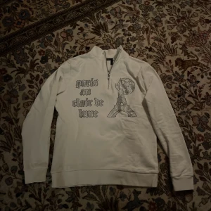 Blinglucid - 9/10 skick gott som nyskick , endast använd 3-5 gånger. Inga stenar saknas! Färg: Sand vit beige Storlek S