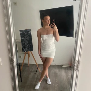 Klänning  - Superfin klänning ifrån pretty little things som endast är använd 1 gång 🫶🏼