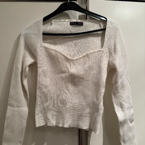 Stickade tröjor  - Köpte dessa på SHEIN. Säljer de tillsammans som ett paket betala för 1 och få den andra gratis på köpet alltså. 